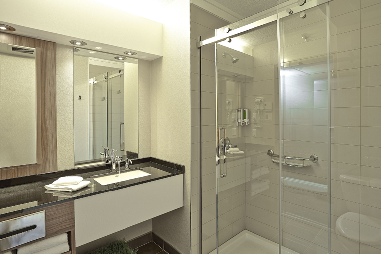 Bathroom 4, Hôtel Cofortel, Communauté-Urbaine-de-Québec
