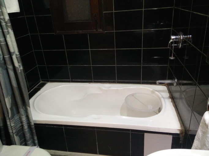Bathroom 4, Enkay Residency V Block-Cyber City, Delhi