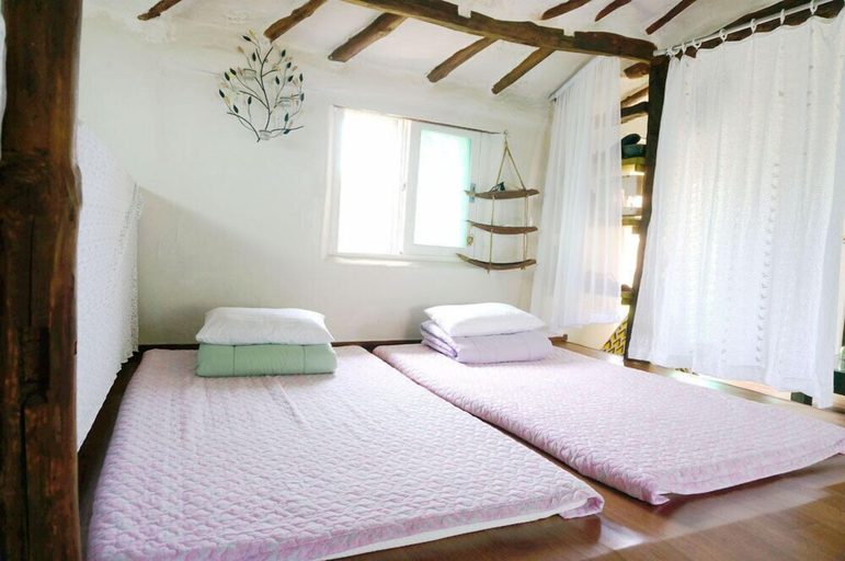 Bedroom 4, Unnie Guesthouse - Hostel, Jeju