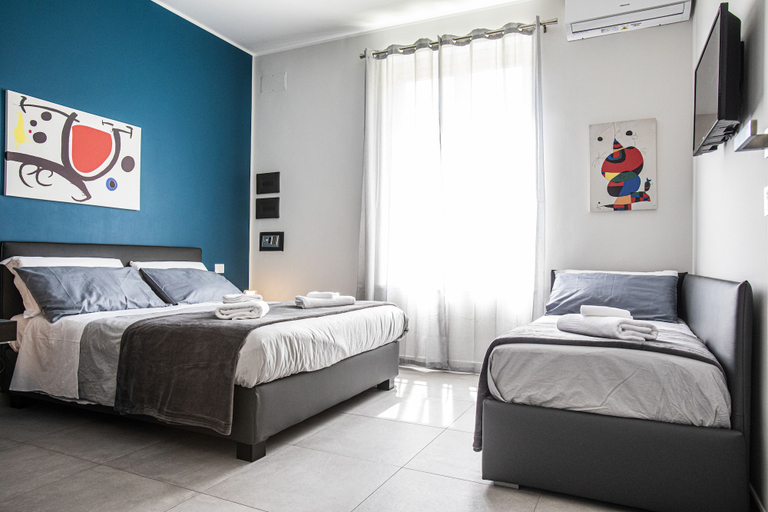 Bedroom 3, Garibaldi 136, Napoli