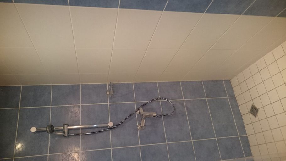 Bathroom 3, Hôtel Les Rosiers, Charente-Maritime