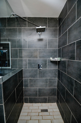 Bathroom 5, Urban Bliss Hotel, Kabwe