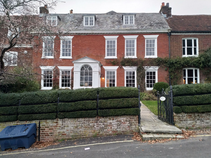 Exterior & Views