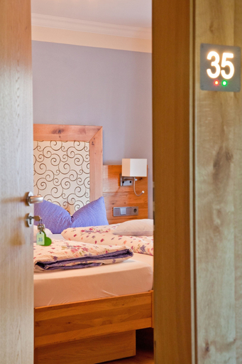 Bedroom 4, Hotel Am Wiesenhang - Garni, Garmisch-Partenkirchen