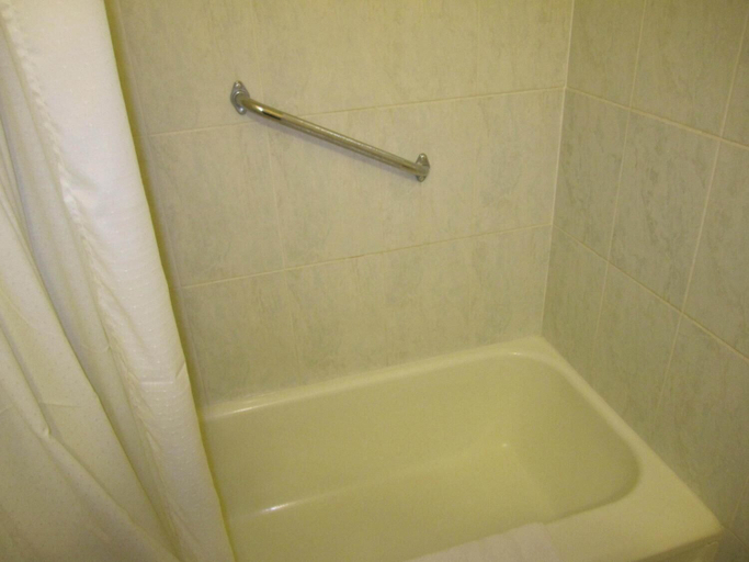Bathroom 5, Canadiana Motel, Grey