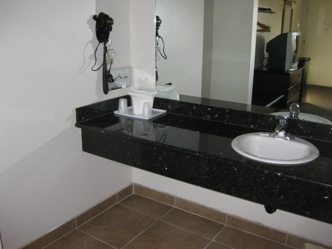 Bathroom 4, Sunrise Inn, Snohomish