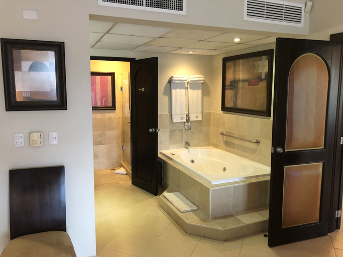 Bathroom 5, Lifestyle Kosher Presidential Suites, San Felipe de Puerto Plata