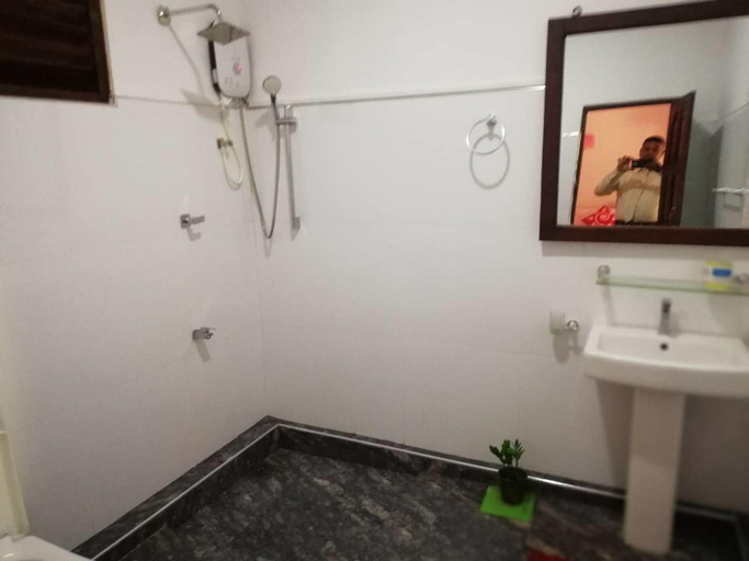 Bathroom 3, Dambulla Holiday Home, Dambulla