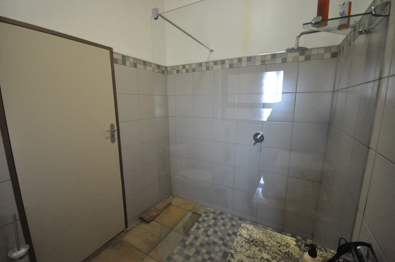 Bathroom 4, Witsieshoek Mountain Lodge, Thabo Mofutsanyane