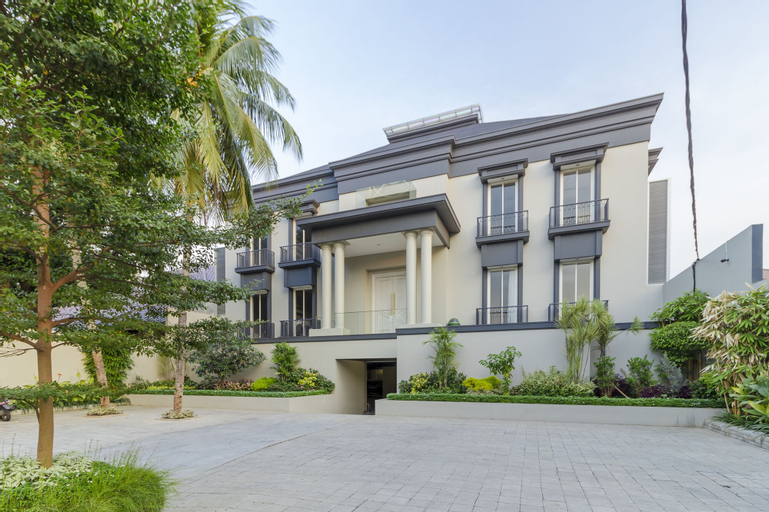 Exterior & Views 2, RedDoorz Plus @ Patal Senayan, South Jakarta