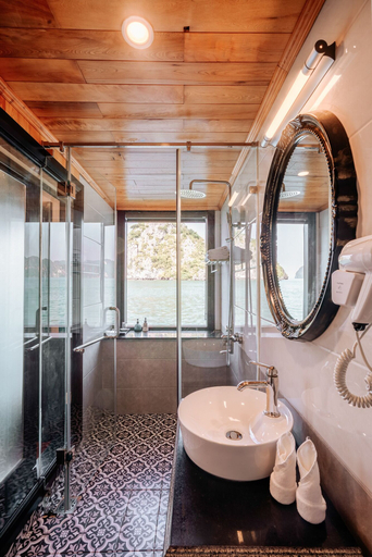 Bathroom 4, Dragon Bay Cruises, Hạ Long