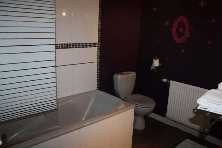 Bathroom 4, Le Relais du Morvan, Yonne