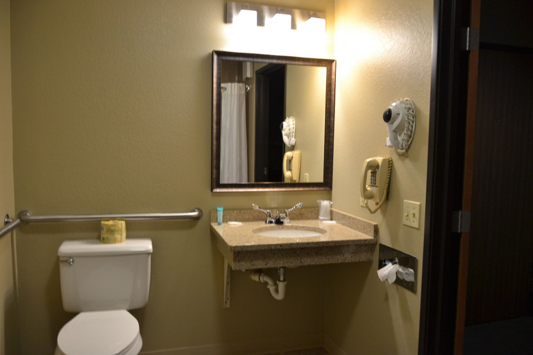 Bathroom 4, Carrington Inn & Suites, Foster