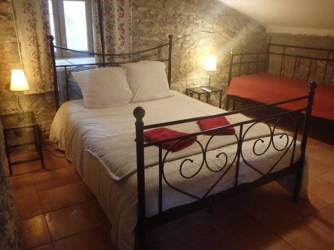 Bedroom 3, Prieuré d'orniols, Gard