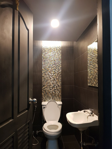 Bathroom 4, Northland House Hotel, Muang Chiang Mai