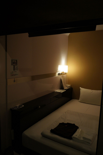 Bedroom 3, First Cabin Tsukiji, Chūō