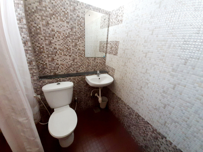 Bathroom 4, Mysore Mayflower Hotel, Mysore