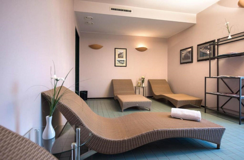 Bedroom 2, Trans World Hotel Donauwelle, Linz