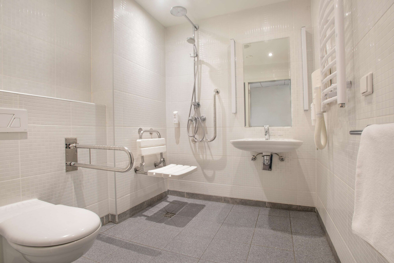 Bathroom 5, Campanile Wroclaw Centrum, Środa Śląska