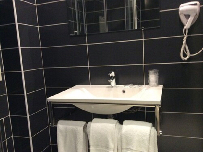 Bathroom 4