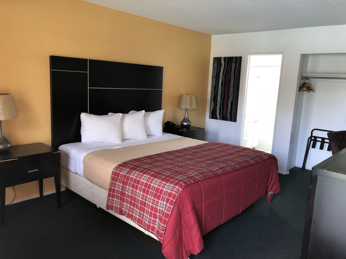 Bedroom 4, Desert Lodge, Riverside