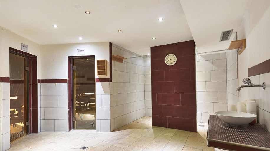 Bathroom 4, Hotel Engel - Familotel Hochschwarzwald, Lörrach