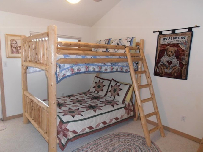 Bedroom 2, Mountain Haven, Colfax