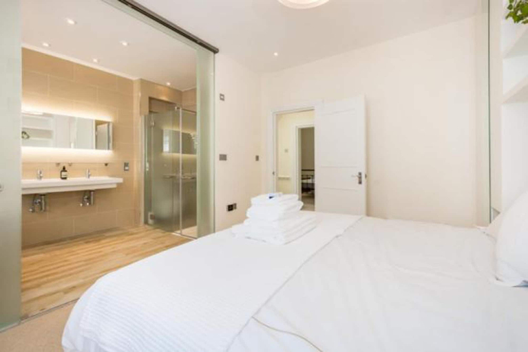 Bedroom 2, Logan Mews by Lime Street, London