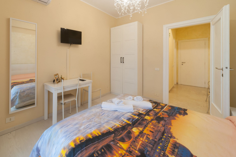Bedroom 3, Vatican Skyline, Rome