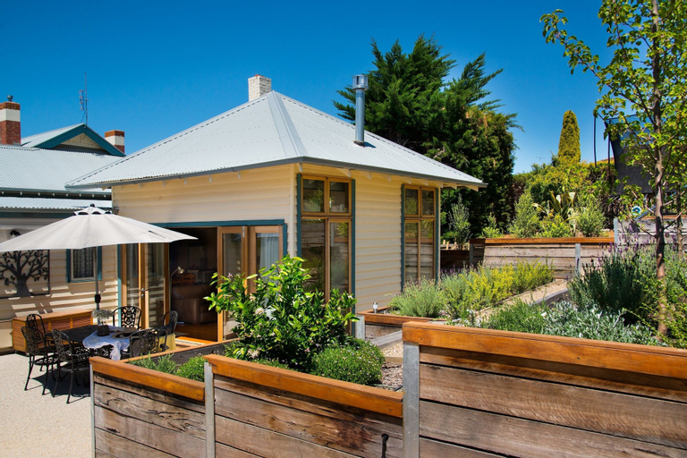 Hillside, Hepburn - East
