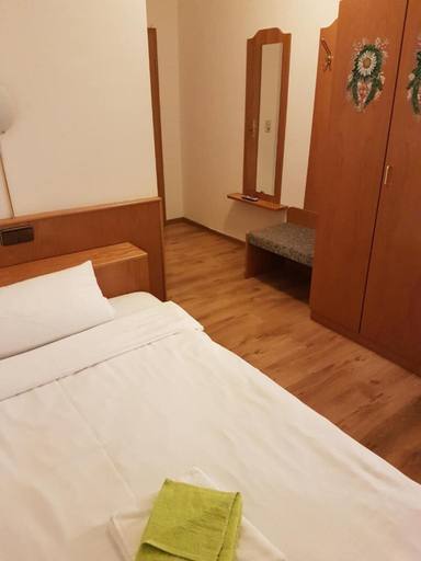 Bedroom 3, Gasthaus Lamm, Pforzheim