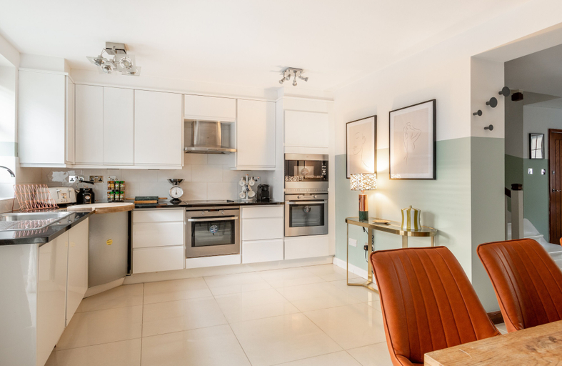 Others 5, The Southwick Sanctuary - Large & Modern 6BDR Home with Private Terrace, London