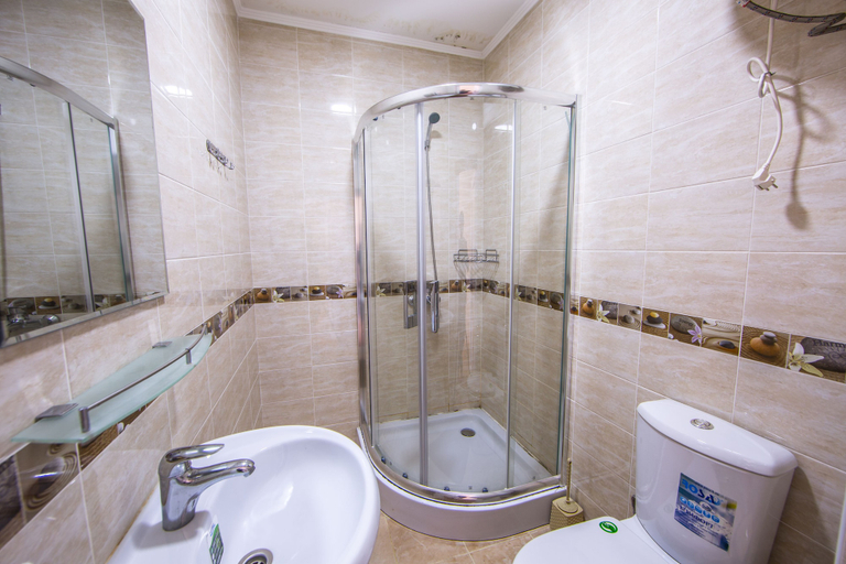 Bathroom, Altyn Bulak Lakeside Resort, Ysyk-Köl