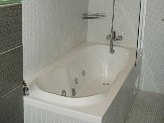 Bathroom 2, Letuchaya Mysh Hotel, Vyborgskiy rayon