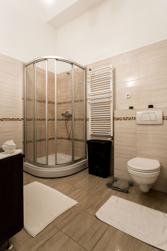 Bathroom 4, Szent Istvan 26 Apartment, Budapesti