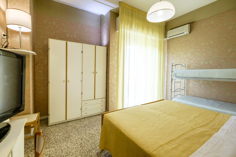Bedroom 2, Hotel Giumer, Rimini