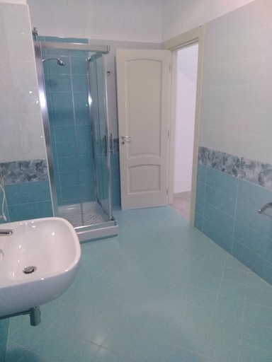 Bathroom 5, Hotel Indaco, Salerno