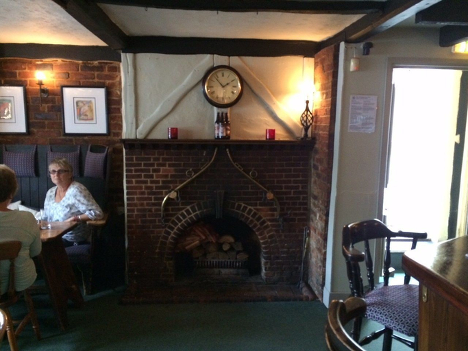 Others, Ye Olde Red Lion, West Berkshire