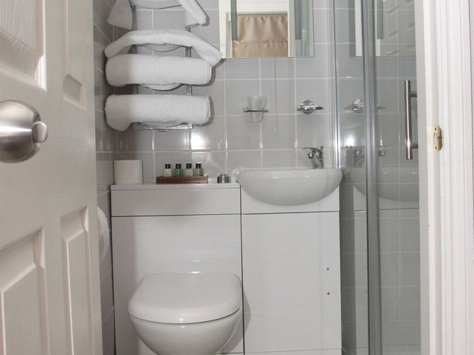 Bathroom 4, The Queens Hotel Lytham, Lancashire
