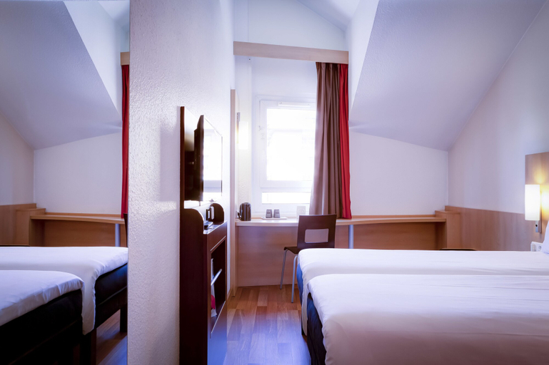 Bedroom 3, ibis Annecy Centre Vieille Ville, Haute-Savoie