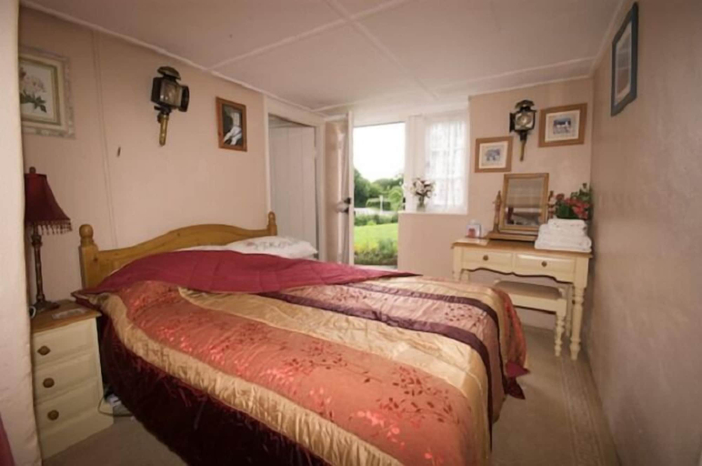 Bedroom 2, Kates Farm Bed and Breakfast, Devon