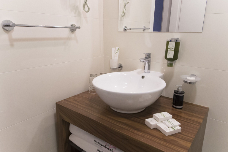 Bathroom 4, New Belgrade Garni Hotel, Belgrade