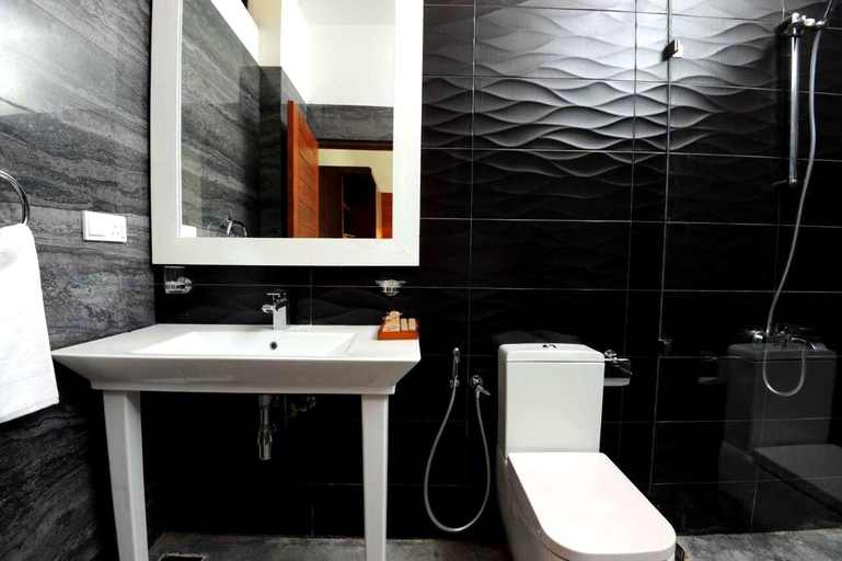 Bathroom 4, The Lake Forest Hotel, N. Palatha Central