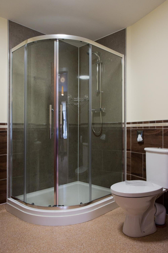 Bathroom 4, The Cambrian Inn, Blaenau Gwent