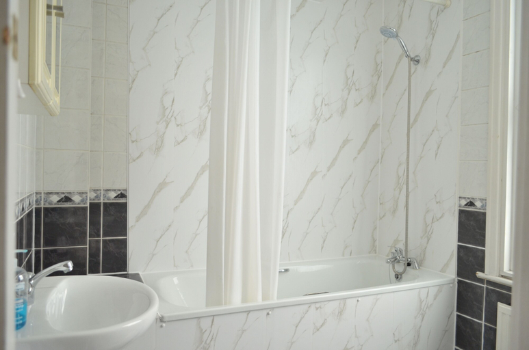 Bathroom 3, Queen Victoria Apartments, London