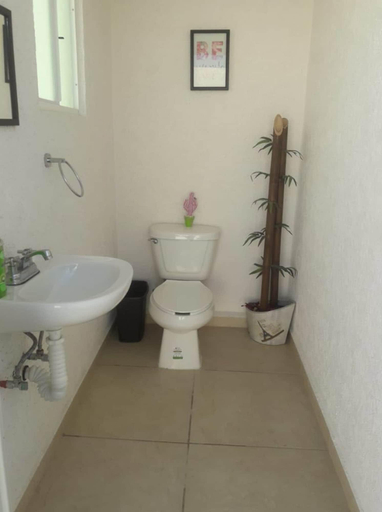 Bathroom 5, Refugio Diamante, Acapulco de Juárez