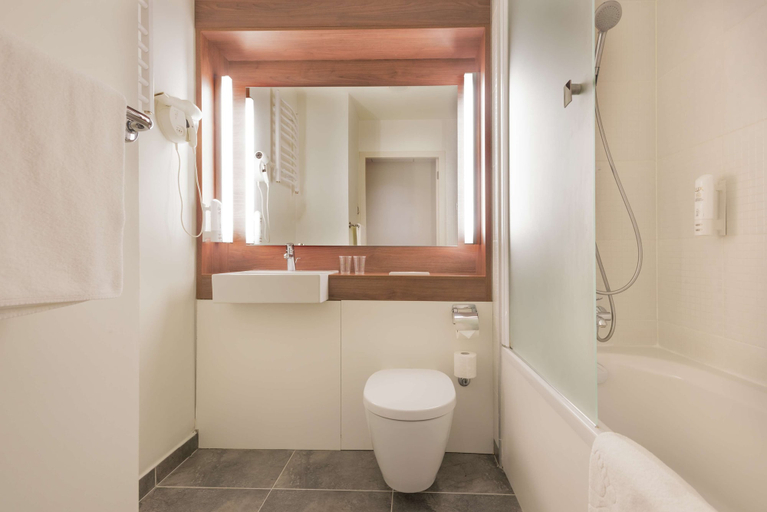 Bathroom 5, Campanile Wroclaw Centrum, Środa Śląska