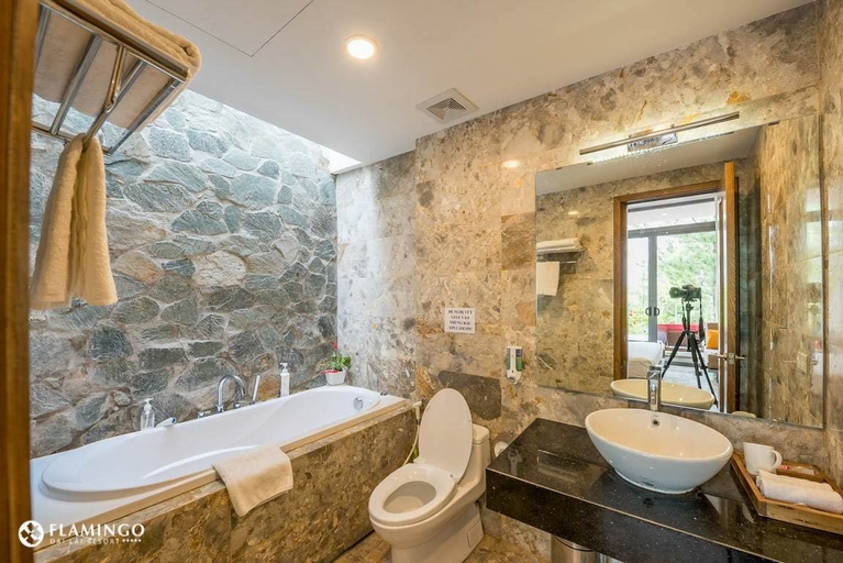 Bathroom 4, Villa Flamigo Dai Lai Chinh Chu, Phúc Yên