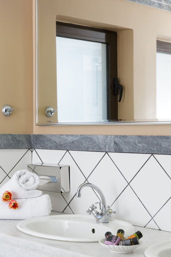 Bathroom 5, Creta Maris Resort - All Inclusive, Crete