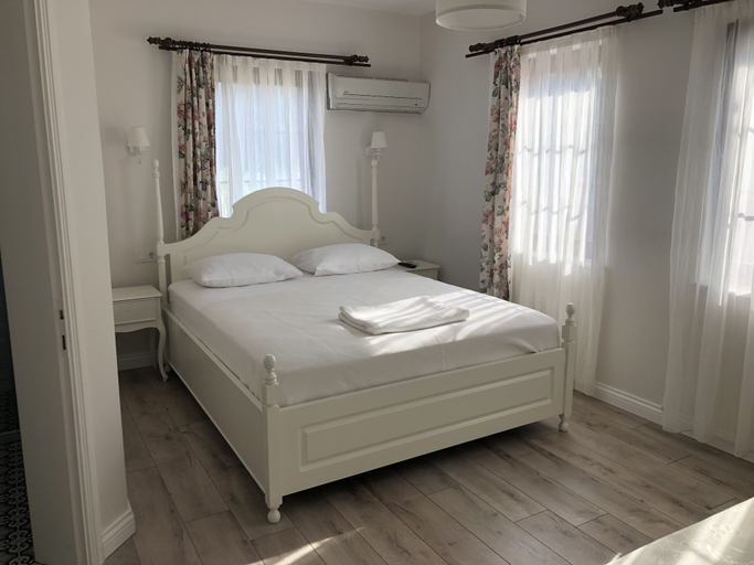 Bedroom 4, Bozcaada Kırlı Otel, Bozcaada